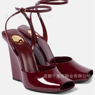 �W���ļ��tɫ��Ƥ�¸�Ь~���^Ƥ���۳��߸�һ�֎���Ь��a�~��Ь