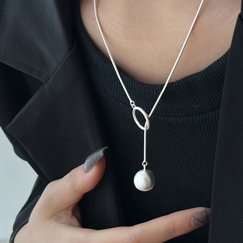 Elegant lång halsband med silverboll för män_voghion.com