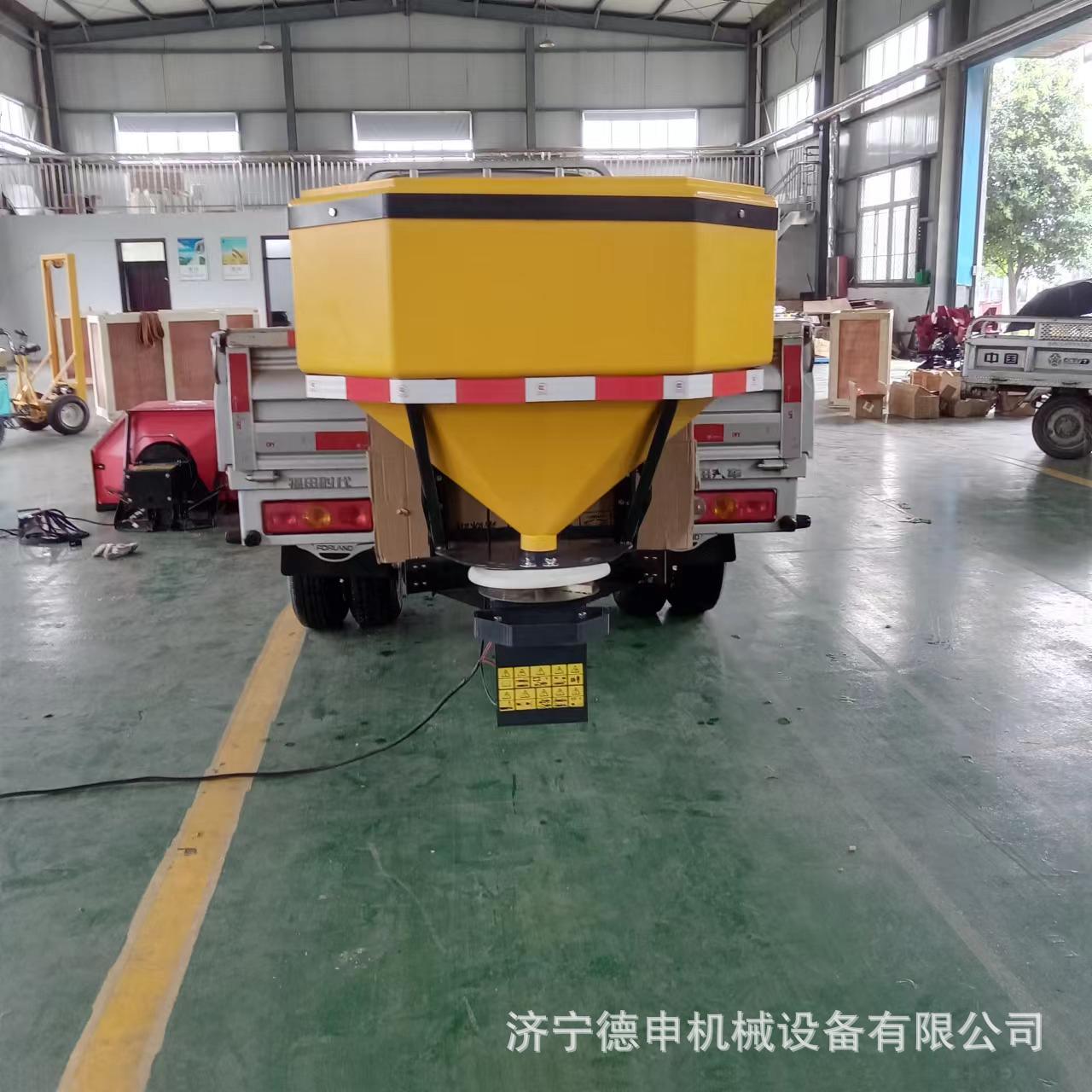 道路清冰融雪车载式撒盐机 多规格0.5方市政清雪设备 电动不锈钢