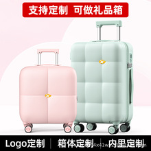 工厂批发新款高颜值纯pc材质登机行李箱时尚大容量旅行密码拉杆箱