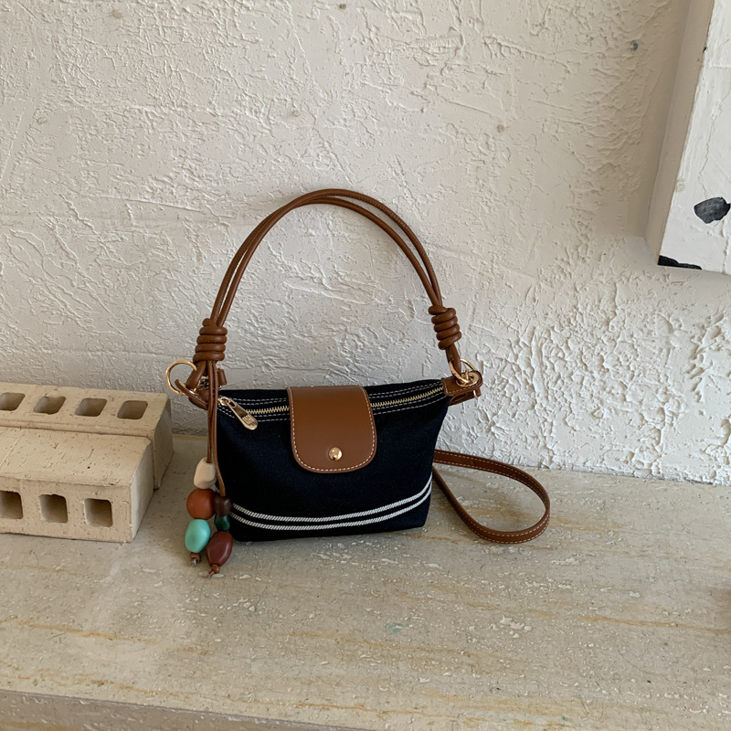 La versión coreana de nicho de diseño minimalista bolso de brazo para mujeres verano 2026 nuevo estilo extranjero versátil bolso de mochila casual diario