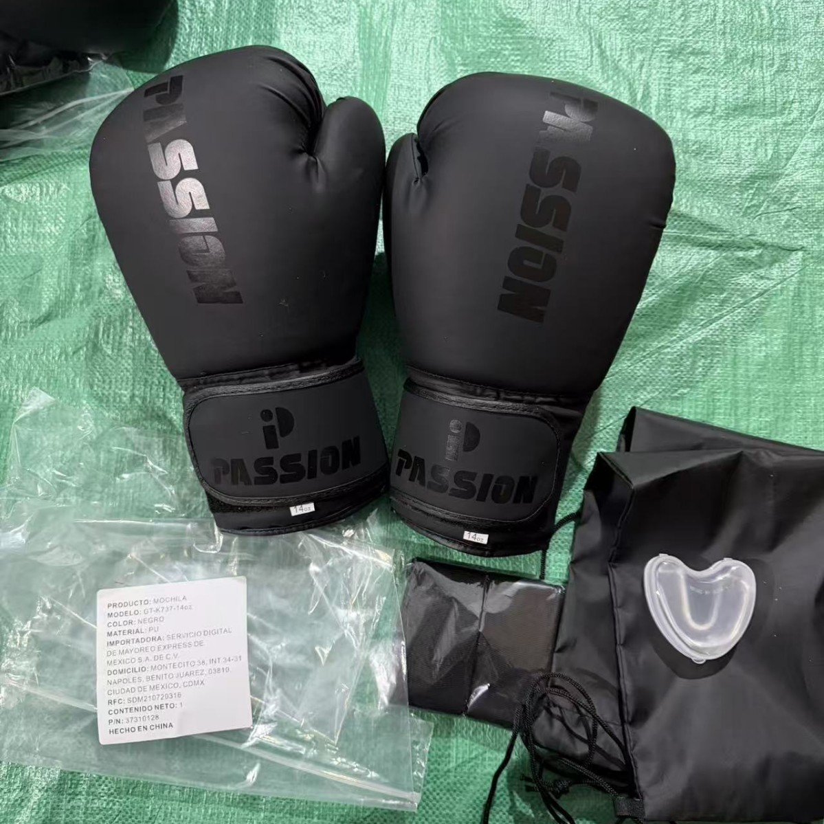 Professional boxing gloves for adults, suitable for Sanda, Muay Thai, and combat sports, for men, women, and children, for training, punching bags, and mouth protection