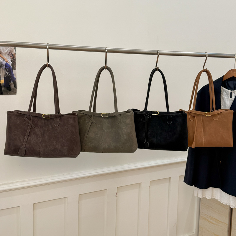 2025 Winter New Handheld Tote Bag for Women, Large Capacity, Trendy and Popular New Commuter Shoulder Bucket Bag 2025 Winter New Handheld Tote Bag for Women, Large Capacity, Trendy and Popular New Commuter Shoulder Bucket Bag