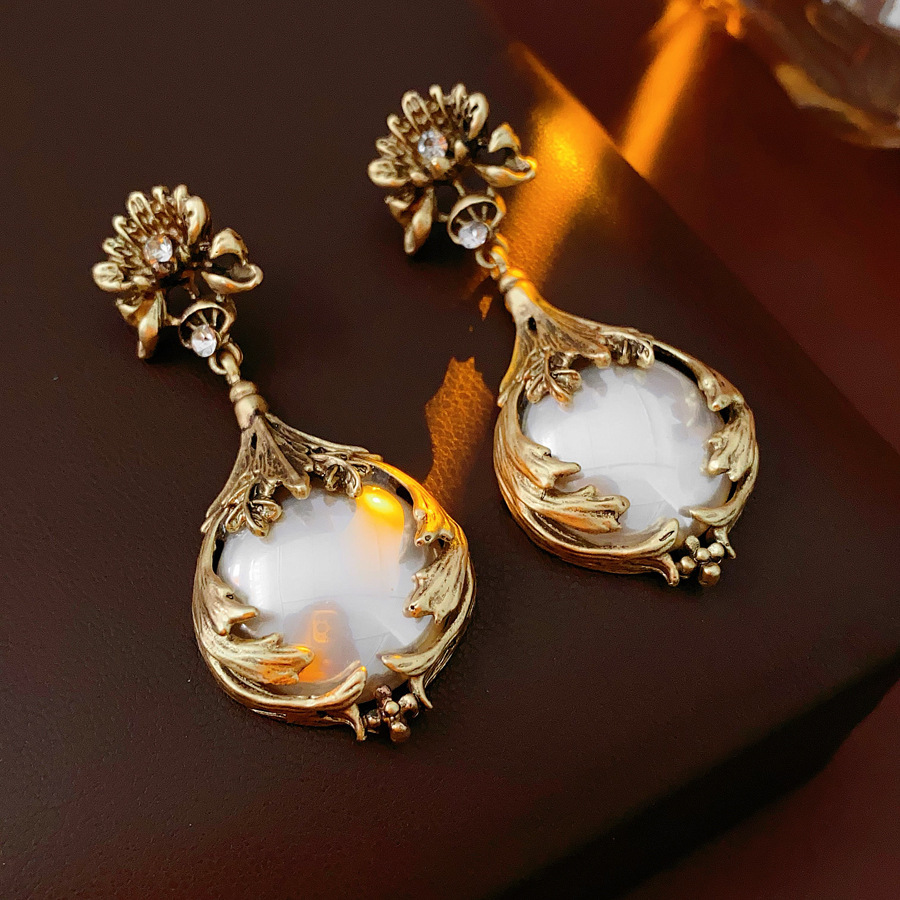 Medieval vintage zircon pulsera pendientes collar lujo ligero nicho conjunto de alta sensación de estilo retrógrado joyas de corte
