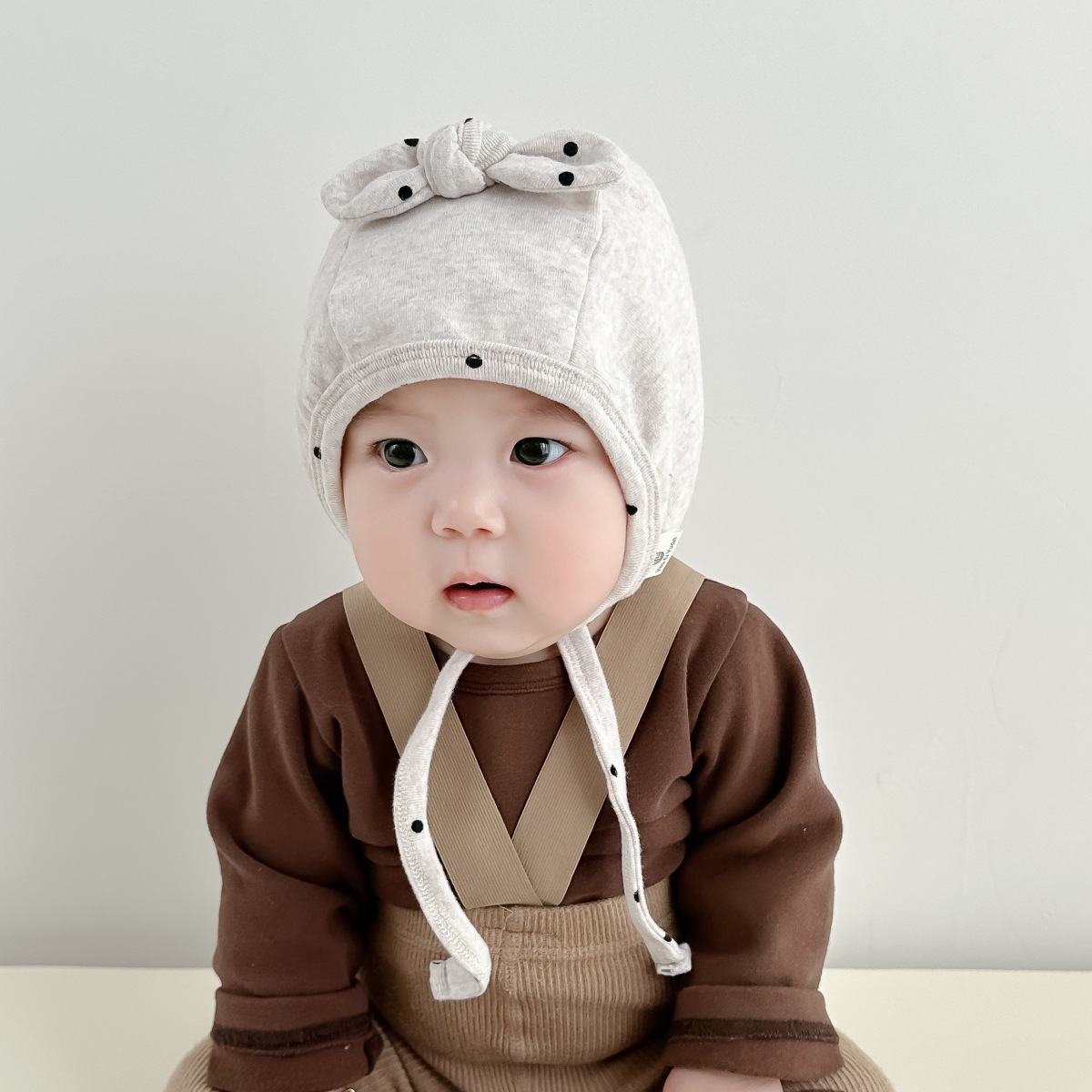 Sombrero para bebés primavera y otoño adorable gorra de lazo para recién nacidos protector de oídos puerta de invierno gorra de cabeza