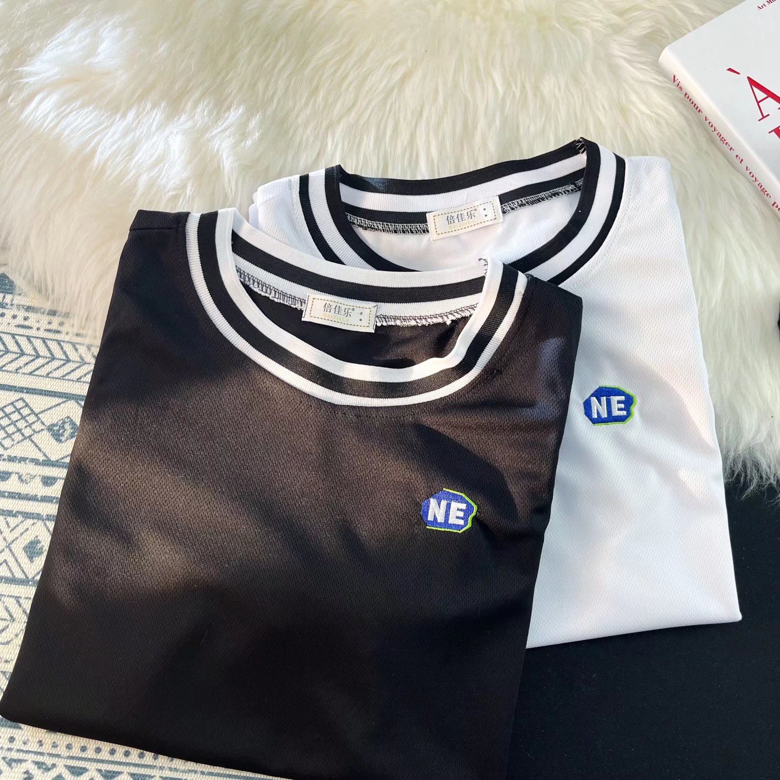 Verano falso de dos piezas de manga corta para hombres con sentido de diseño para parejas de nicho tops de manga de cinco puntos camiseta deportiva de baloncesto estilo delgado