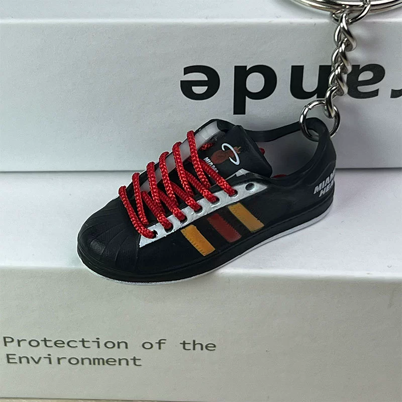 Adidas, брелок, подарок на день рождения