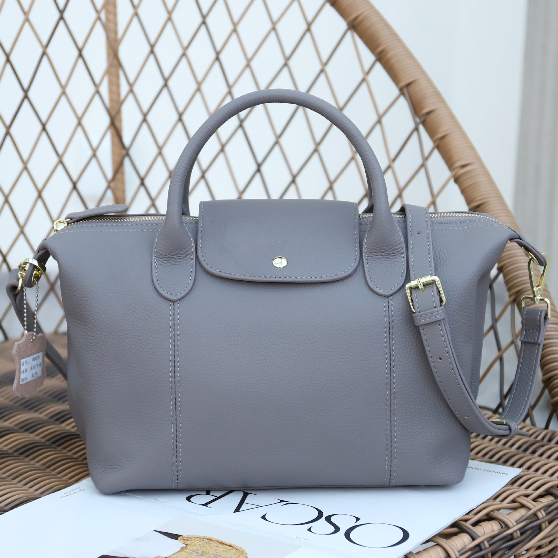 Nueva primera capa de piel de vaca de cuero de las mujeres de gran capacidad textura portátil simple todo-Partido de fábrica al por mayor bolsa de Boston