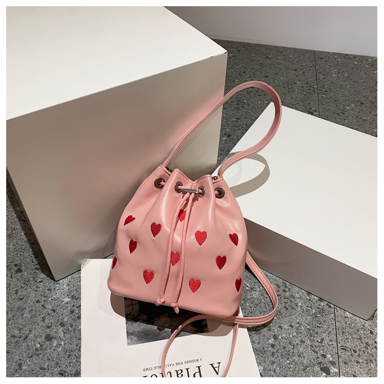 Women's Medium Pu Leather Stripe Heart Shape Vintage Style Classic Style Bucket String Bucket Bag display picture 17