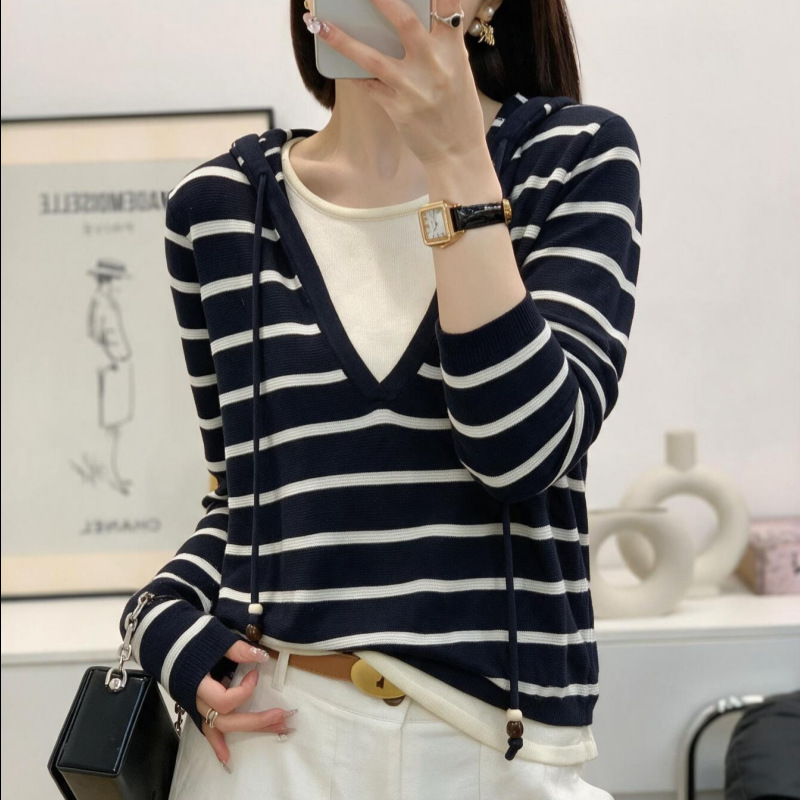 High-quality European-style fine wool knit hoodie, a new autumn collection featuring a layered look with a long-sleeved inner top, casual women's wear High-quality European-style fine wool knit hoodie, a new autumn collection featuring a layered look with a long-sleeved inner top, casual women's wear