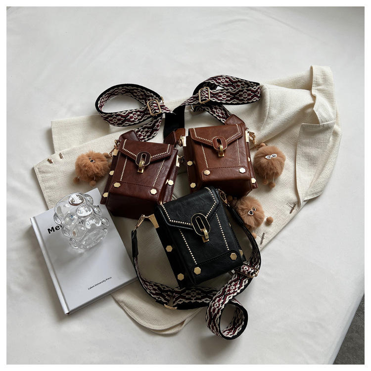 This year's popular Korean version of small for women 2024 new fashionable broadband crossbody bags, niche mobile_senzul.com