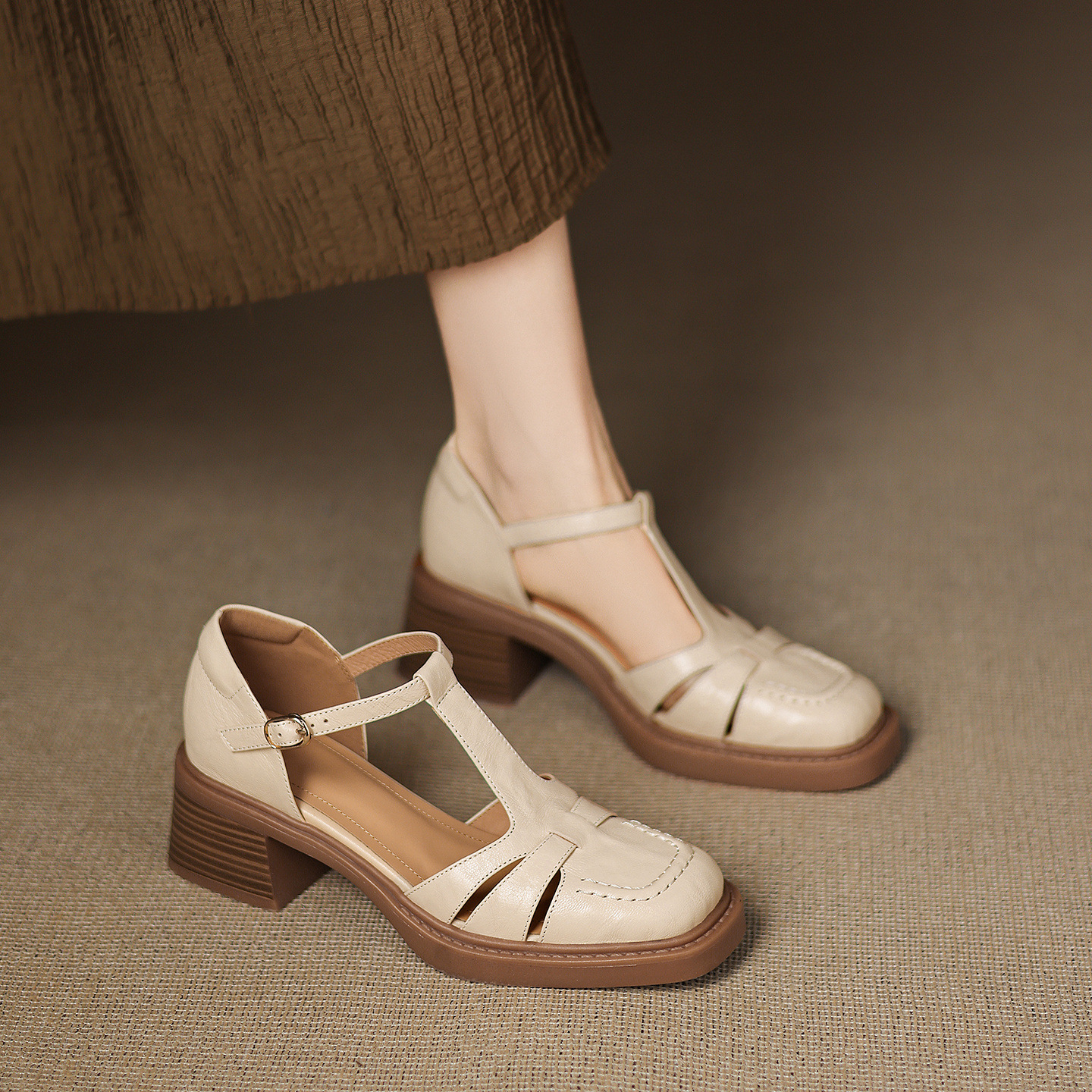 Sandal nữ quai hậu da thật dệt kiểu retro, gót dày, mũi nhọn, đế mềm — Màu trắng nhạt