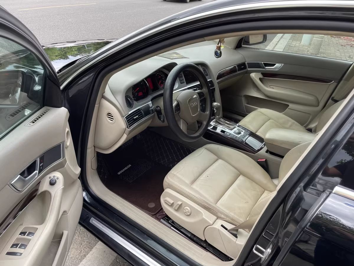 Applicable to the old Audi A6L universal enclosing foot pad 06/07/080910/11/12/13/14/15 Audi