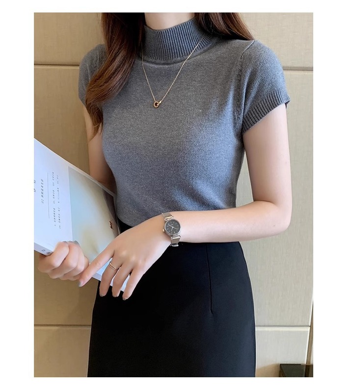 半高襟のニットのショートベストの女性の夏の外は袖なしのtシャツの上着の薄いタイプのインナーシャツを着ます。|undefined