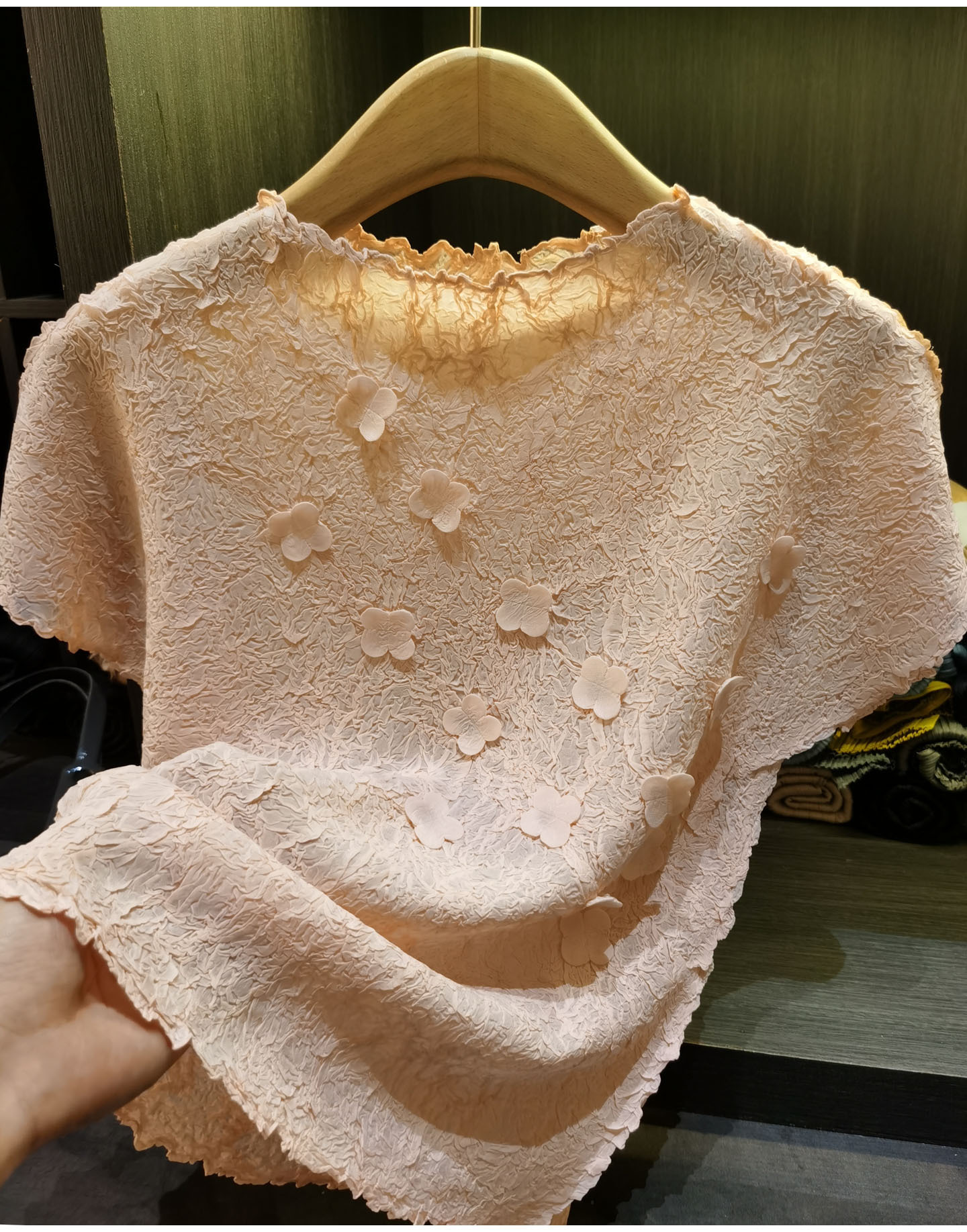 Áo thun nữ cổ cao tay ngắn xếp ly hoa tay thủ công, dáng suông thanh lịch — Xanh lá cây nhạtcolor, màu đen, màu sắc, màu hồng chi tiết 13