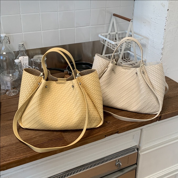 Cross-Border Retro Commuter Tote Bag for Women, Underarm Mother-Daughter Bag, 2026 Summer New Style Woven Pattern Soft Leather Shoulder Bag