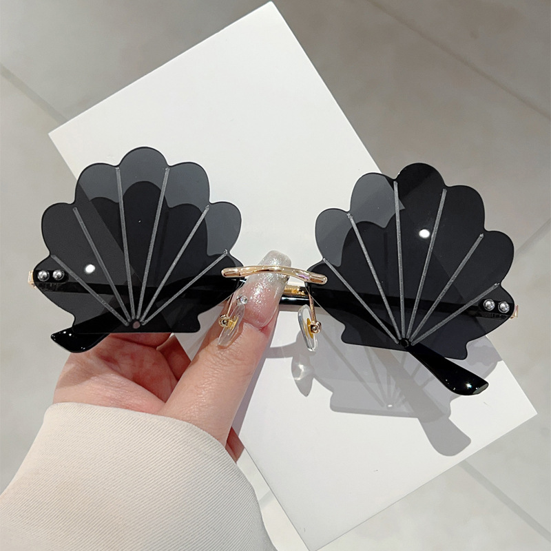 2025 new style personalized trendy frameless shell sunglasses street shot concave shape stage catwalk party party sunglasses