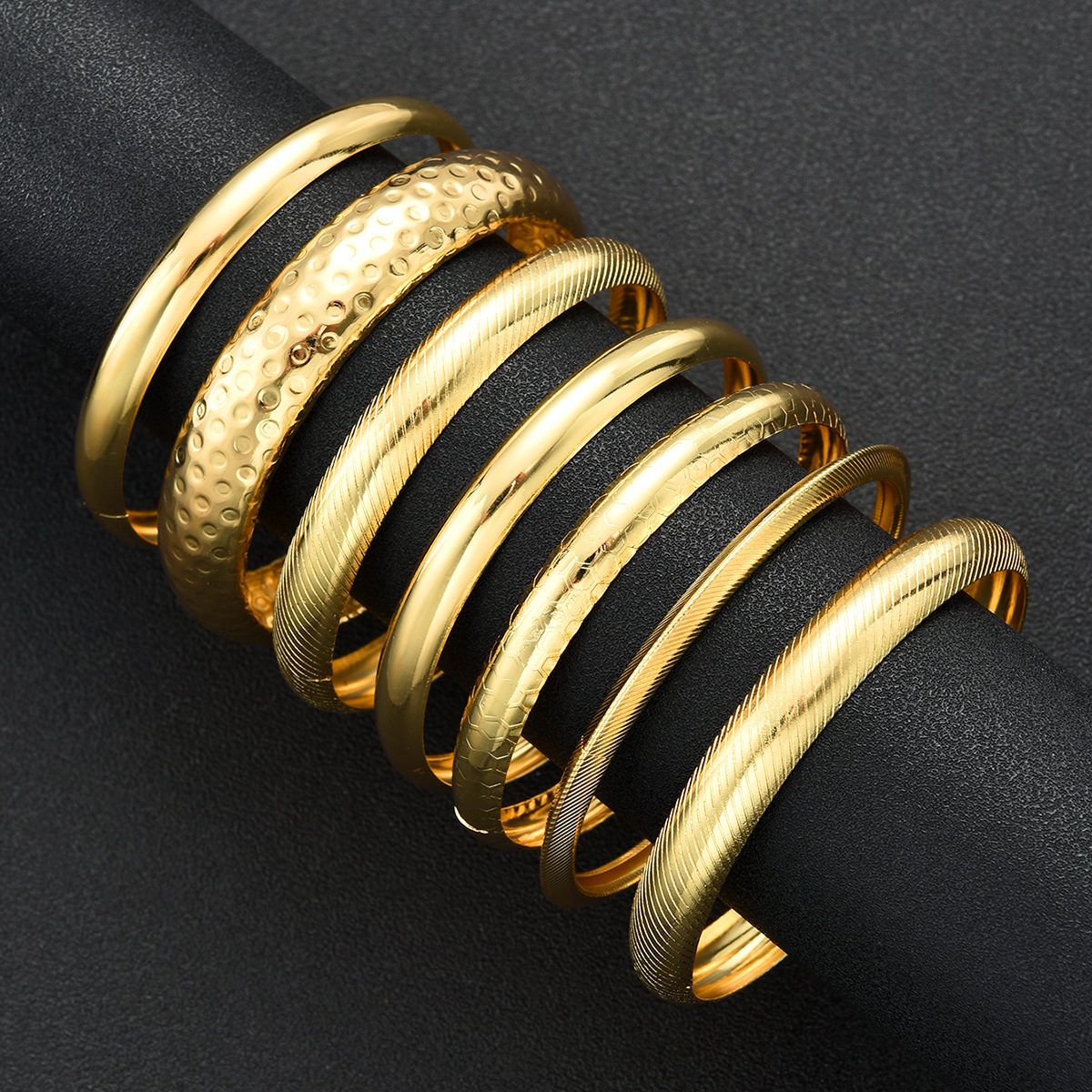 Nuevo brazalete de oro transfronterizo de Europa y América, mujer, martillo de martillo, patrón de serpiente, pulsera de moda simple