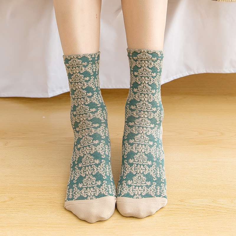 Palace style three-dimensional relief medium tube socks for children's Japanese retro floral casual socks for autumn and winter versatile internet red women's socks