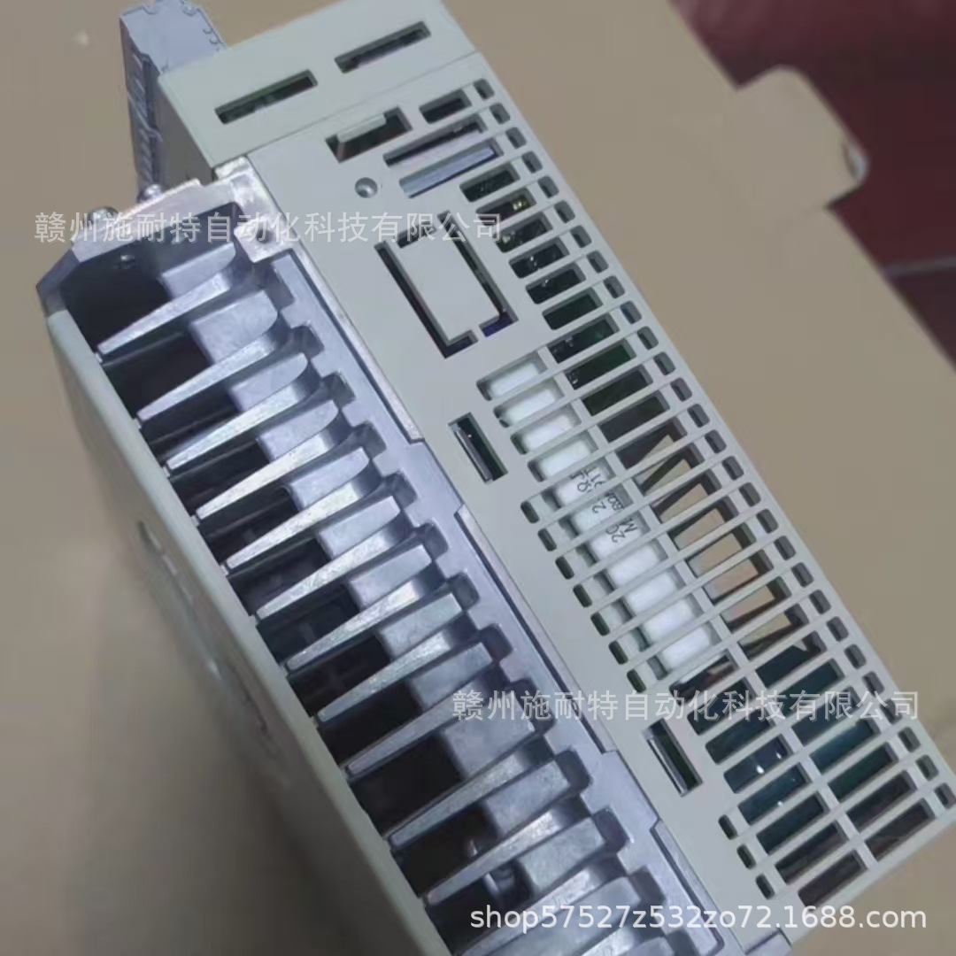 SGDB15ADS 安川 伺服驱动器  顺丰包邮 议价出售