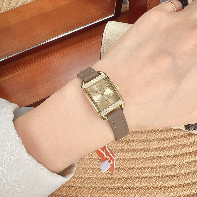 Tt/Tianta Fashion Square Diamond-Studded Belt High-End Roman Numerals Classic H Women's Watch_voghion.com