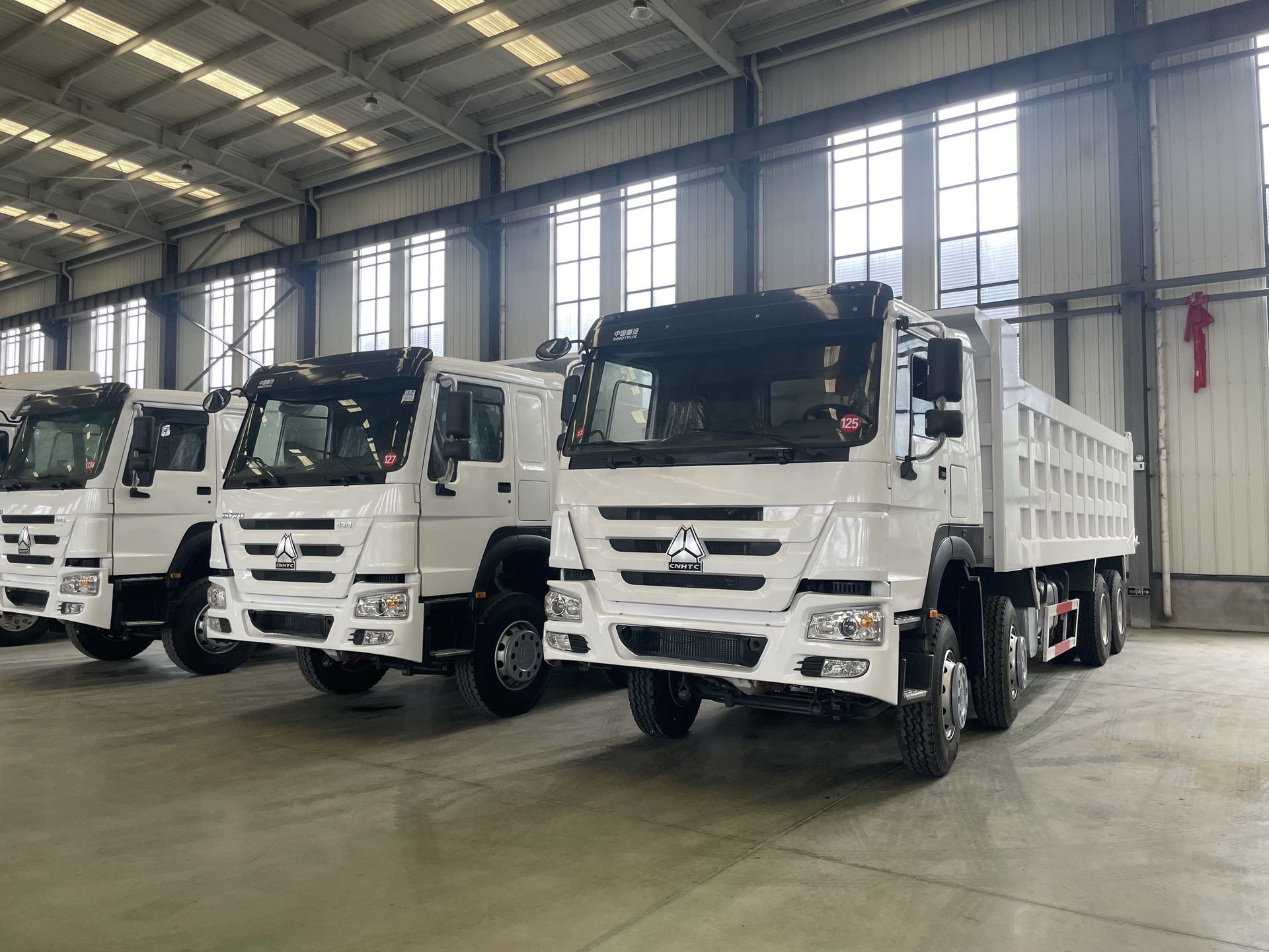 Howo 12-wheel dump truck for transporting soil and debris, direct factory supply, factory refurbished dump truck, used vehicle