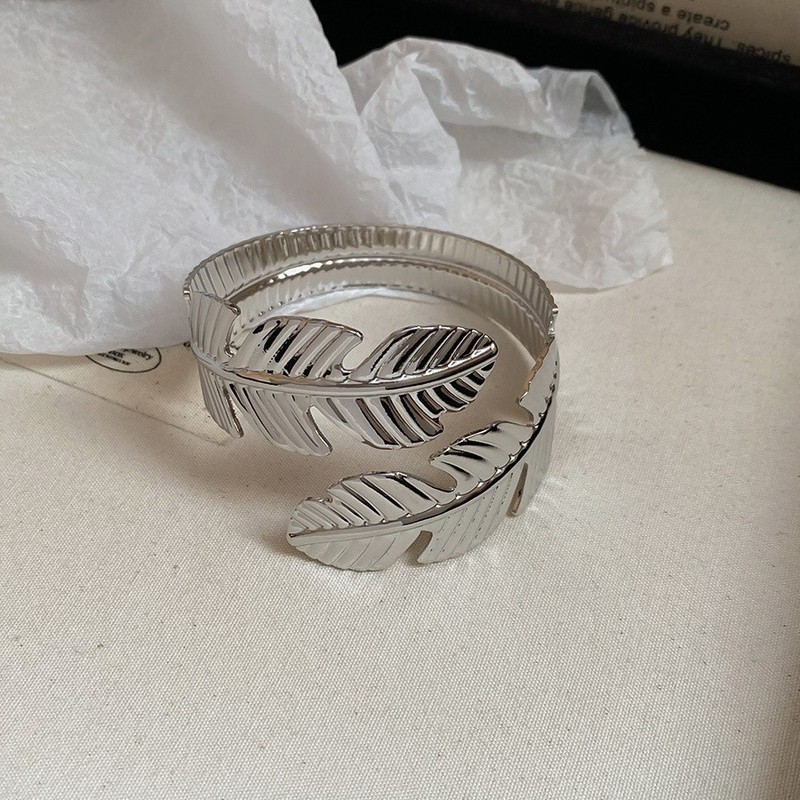 冷たい風のシンプルな金属の格子縞のブレスレット欧米の越境する新型の手環の小さい大衆のファッションの高級感の手飾りの卸売り|undefined
