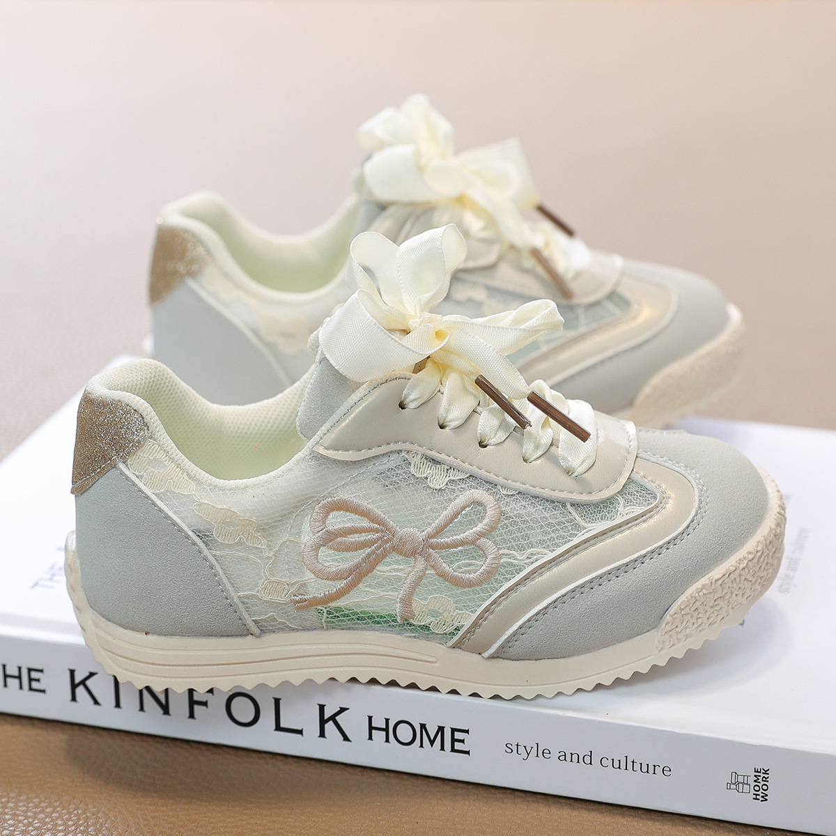 Zapatos casuales para niñas 2026 verano nuevos zapatos de entrenamiento para niños zapatos deportivos para niños zapatos para bebés femeninos