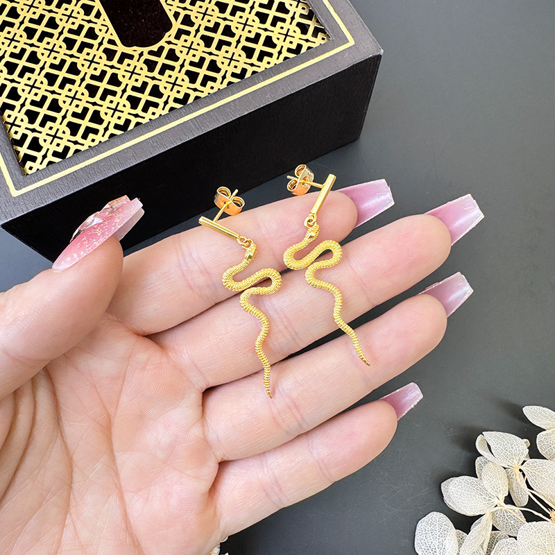 Gufa Sha Gold Zodiac Serpente Personalidad Joyas Collar pendientes de orejas Anillo de la mujer doblado Año de la Serpente Accesorios versátiles