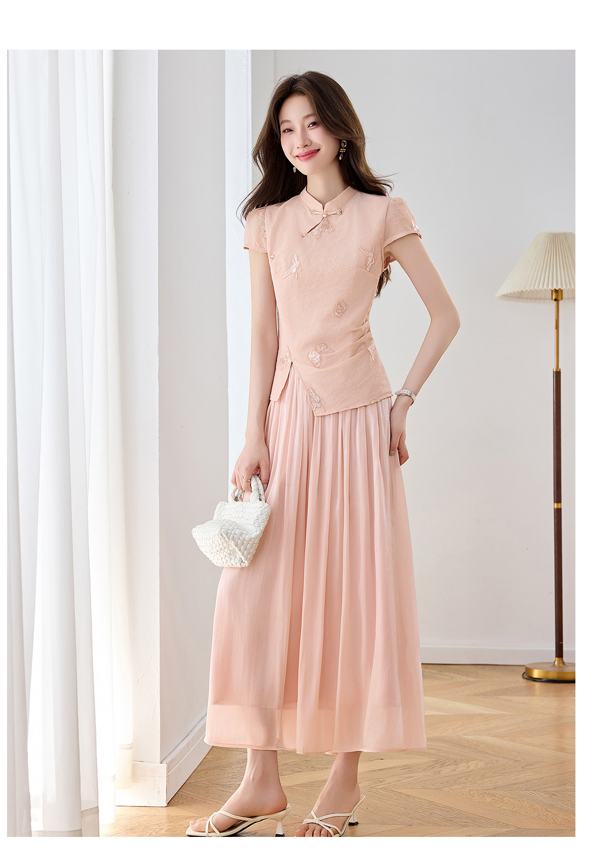 Set áo sơ mi thêu hoa kết hợp chân váy midi phong cách tân cổ điển — Màu hồng, màu trắng ngà chi tiết 10