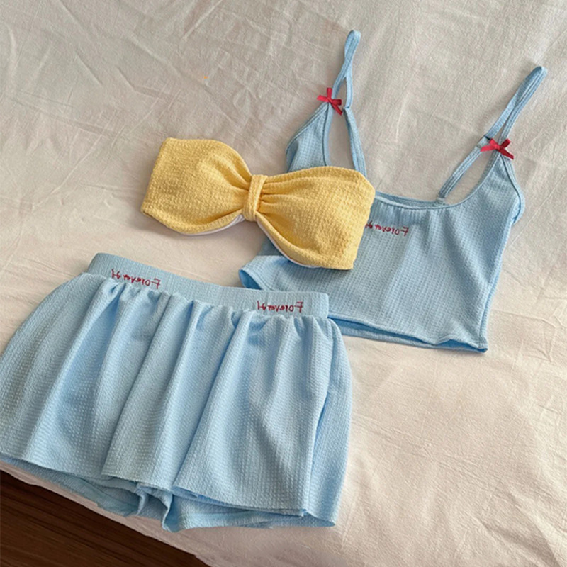 2025 nuevo bikini pequeño pecho recogido para cubrir la carne traje de tres piezas dulce deseo niña traje de baño dividido de alta calidad mujer