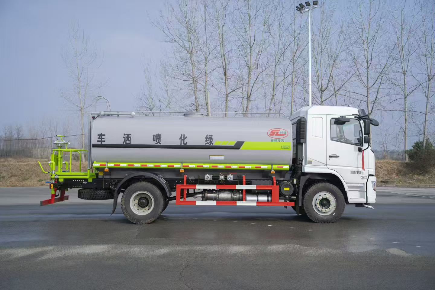 15-ton new Shacman Delong L5000 road sprinkler truck, landscaping fog cannon spraying truck, 30m spray truck