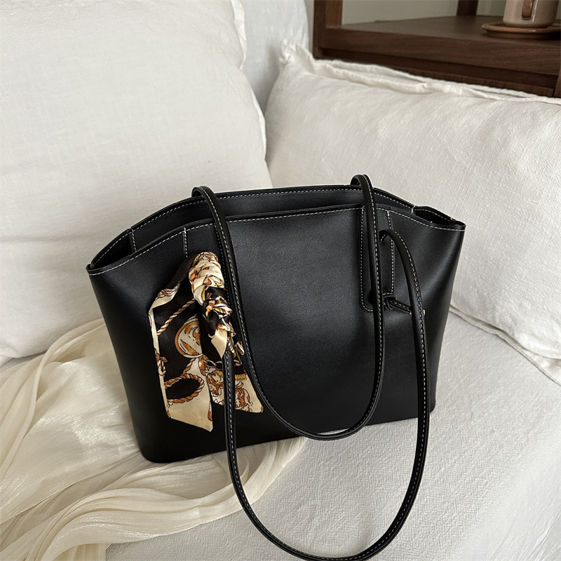 Bolsa de mano de seda de alto nivel 2025, primavera nueva bolsa de brazo de hombro, bolsas de tote populares este año
