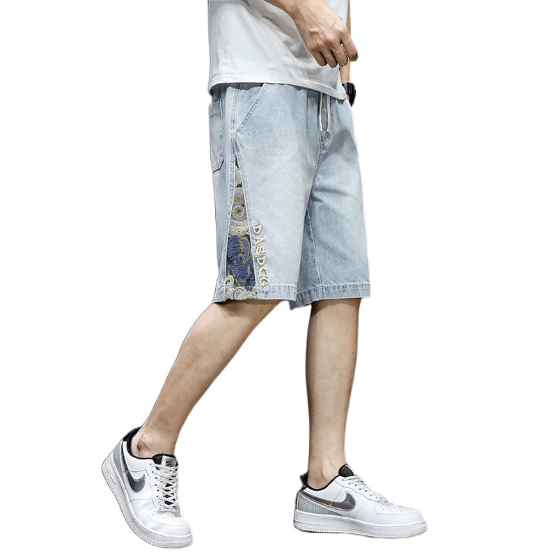 Pantalones cortos de vaqueros para hombres de verano delgados bordados pantalones de cinco puntos de moda herramientas de moda pantalones casuales de cinco puntos