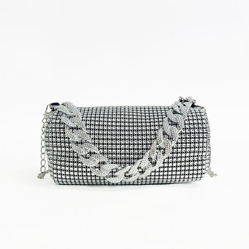 Bolsa de cadena de taladro de la red de comercio exterior para mujeres 2025 nueva primavera personalidad explosión de estilo extranjero hombro nicho bolsa de cena para mujeres