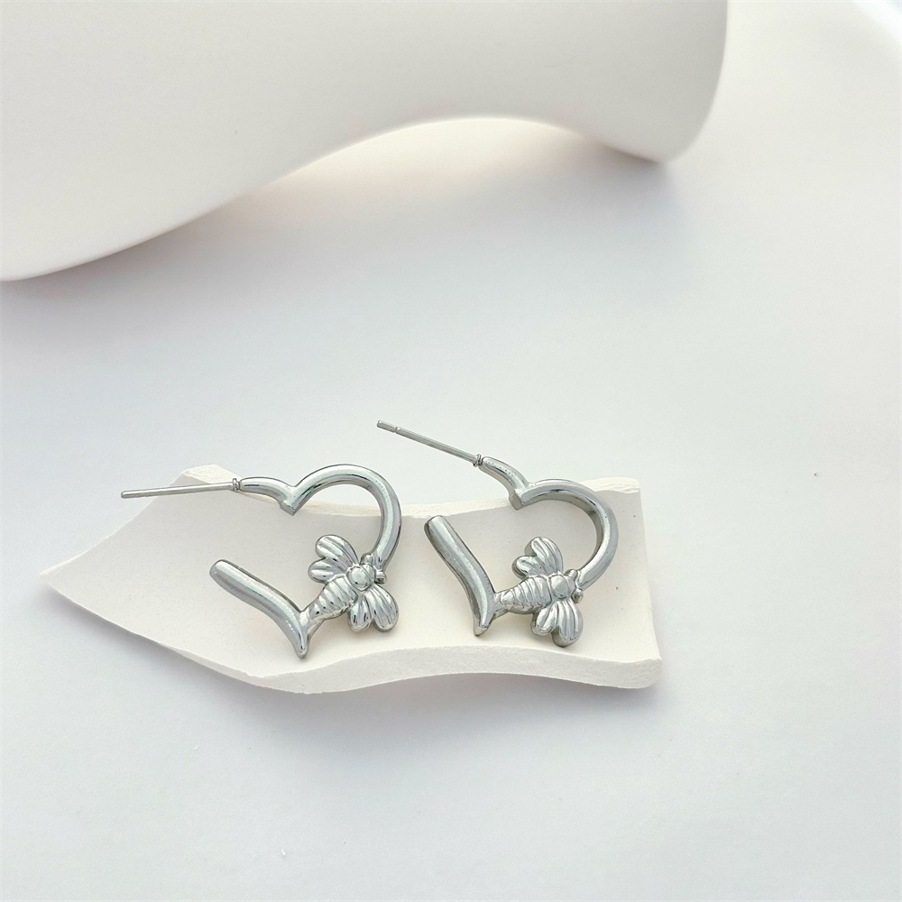 1 Pair Heart Shape Bee Classic Style 304 Stainless Steel Ear Studs display picture 2