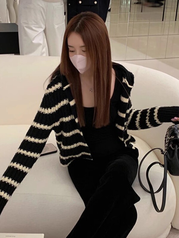Black and white striped hooded knit cardigan sweater, new autumn/winter casual top for women, trendy outerwear Black and white striped hooded knit cardigan sweater, new autumn/winter casual top for women, trendy outerwear