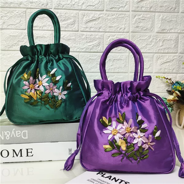 Handbag handmade embroidered small bag ancient ethnic style middle-aged and elderly shopping change mobile phone women's bag mother clutch