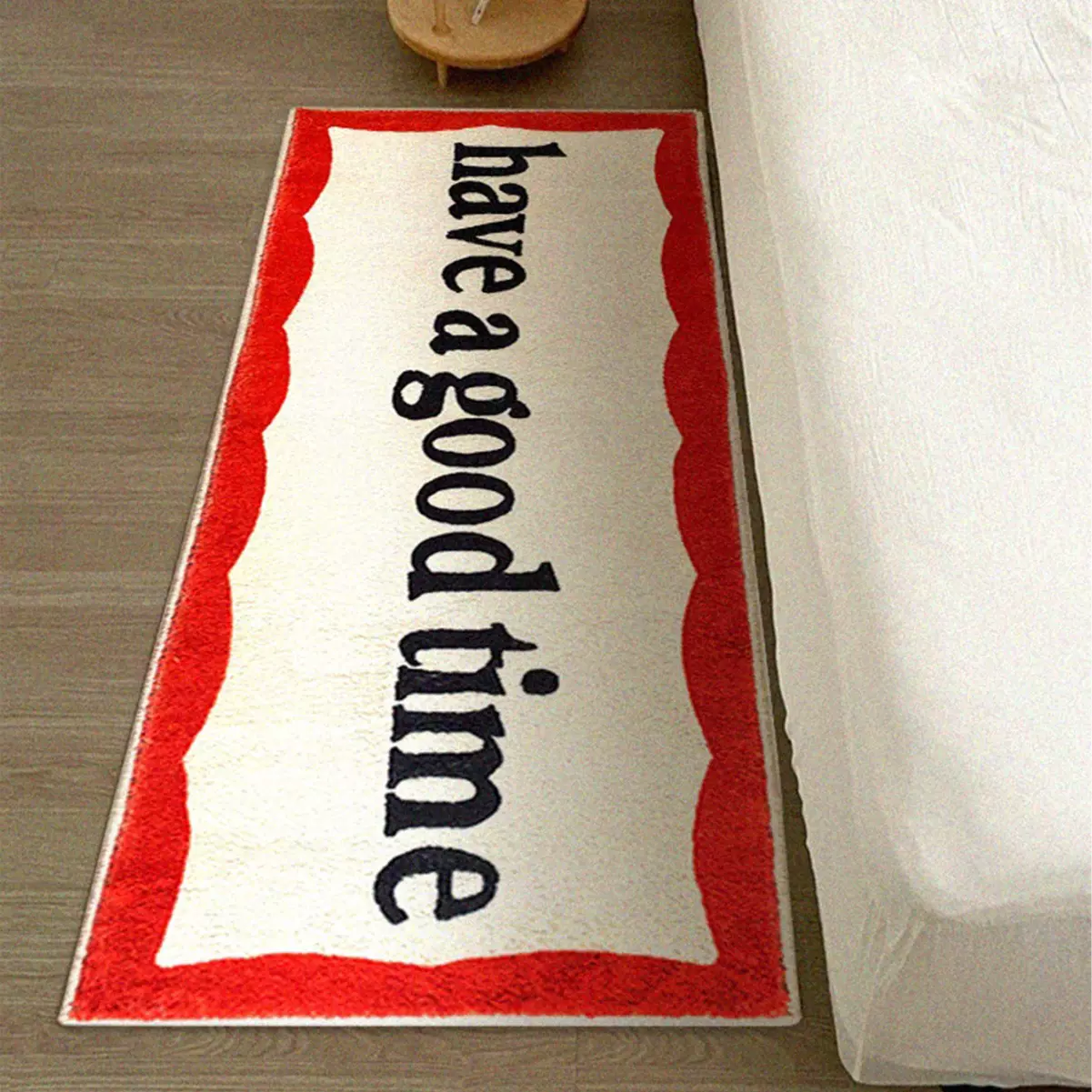 ins风红色字母床边毯家用房间卧室长条地毯窗户阳台亲肤飘窗垫子