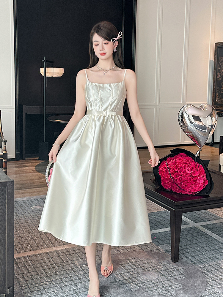 Váy dây đeo cổ vuông thắt eo kiểu Pháp, váy phồng tinh tế — Màu đen