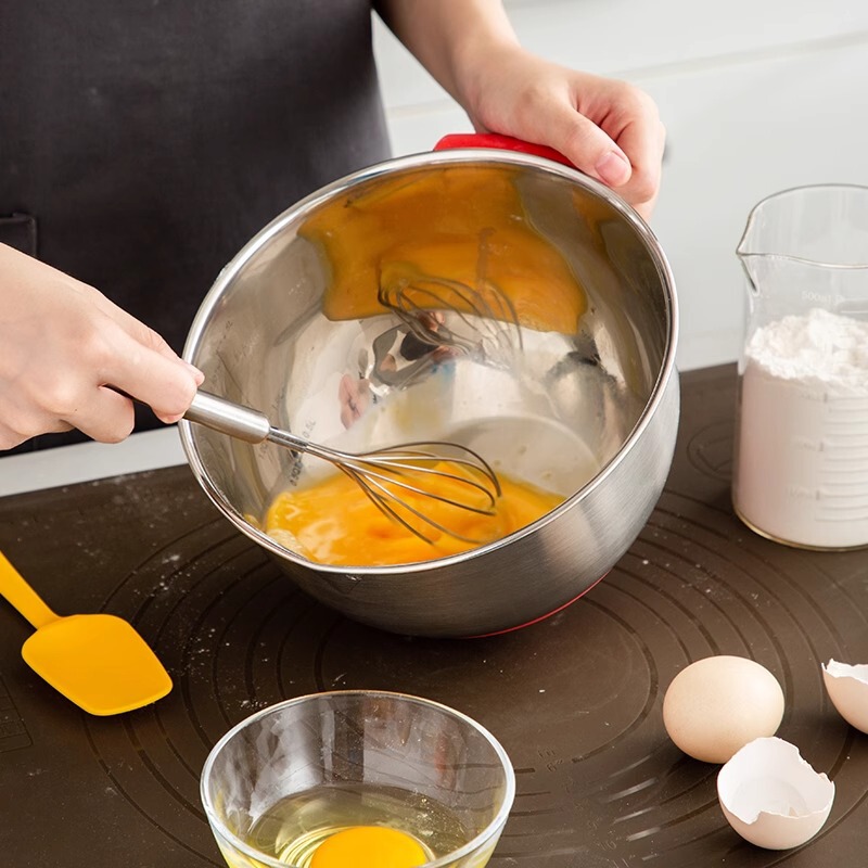 オムライスを作って、ステンレスのたらいを厚くして、滑り止めを深めます。|undefined