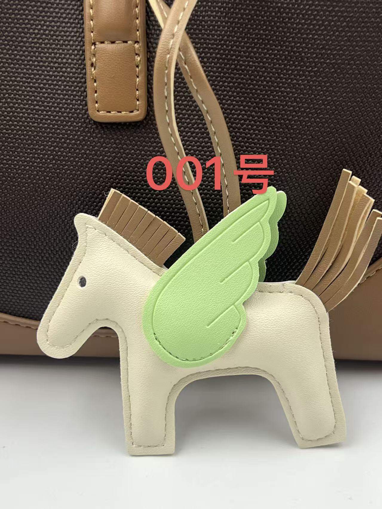 Colgante de bolsos Pegasus Mini Colgante de bolsos de estilo simple llaver de cuero image 7