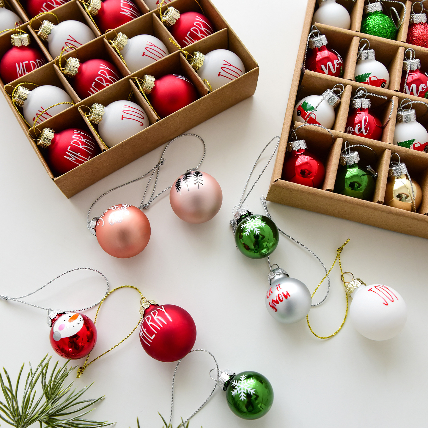 Transfronterizos nuevos colgantes de bola de vidrio pintados de Navidad decoración de árbol de Navidad bola de Navidad decoración de Navidad diseño de escena