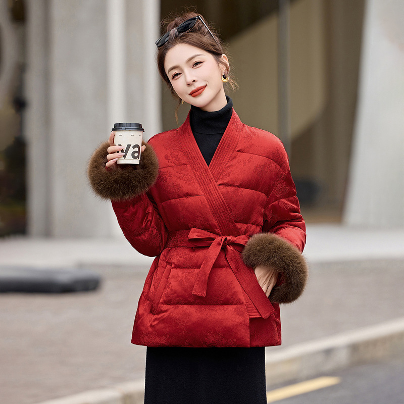 Designed Jacquard Belt New Year's Red down Jacket for Women 2025 Winter New V Neck Loose White Duck down Jacket Designed Jacquard Belt New Year's Red down Jacket for Women 2025 Winter New V Neck Loose White Duck down Jacket