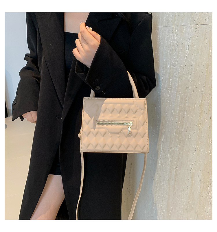 Simplified diamond grid embossed women's handbag 2024 new solid color Korean version stylish single shoulder crossbody_voghion.com