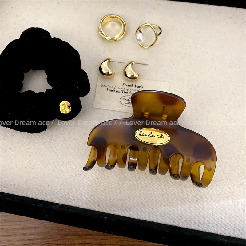 小香風の新型の金色のアルファベットのカレー色の質感のヘアピンのファッション的な後頭部はサメの魚の挟みをつかみます。|undefined