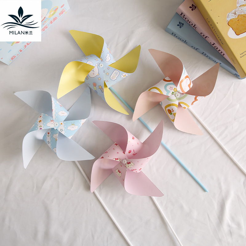 Día del Niño Molino de viento de color giratorio Caja de regalo Accesorios decorativos Paquete de material hecho a mano de bricolaje Decoración de ramo