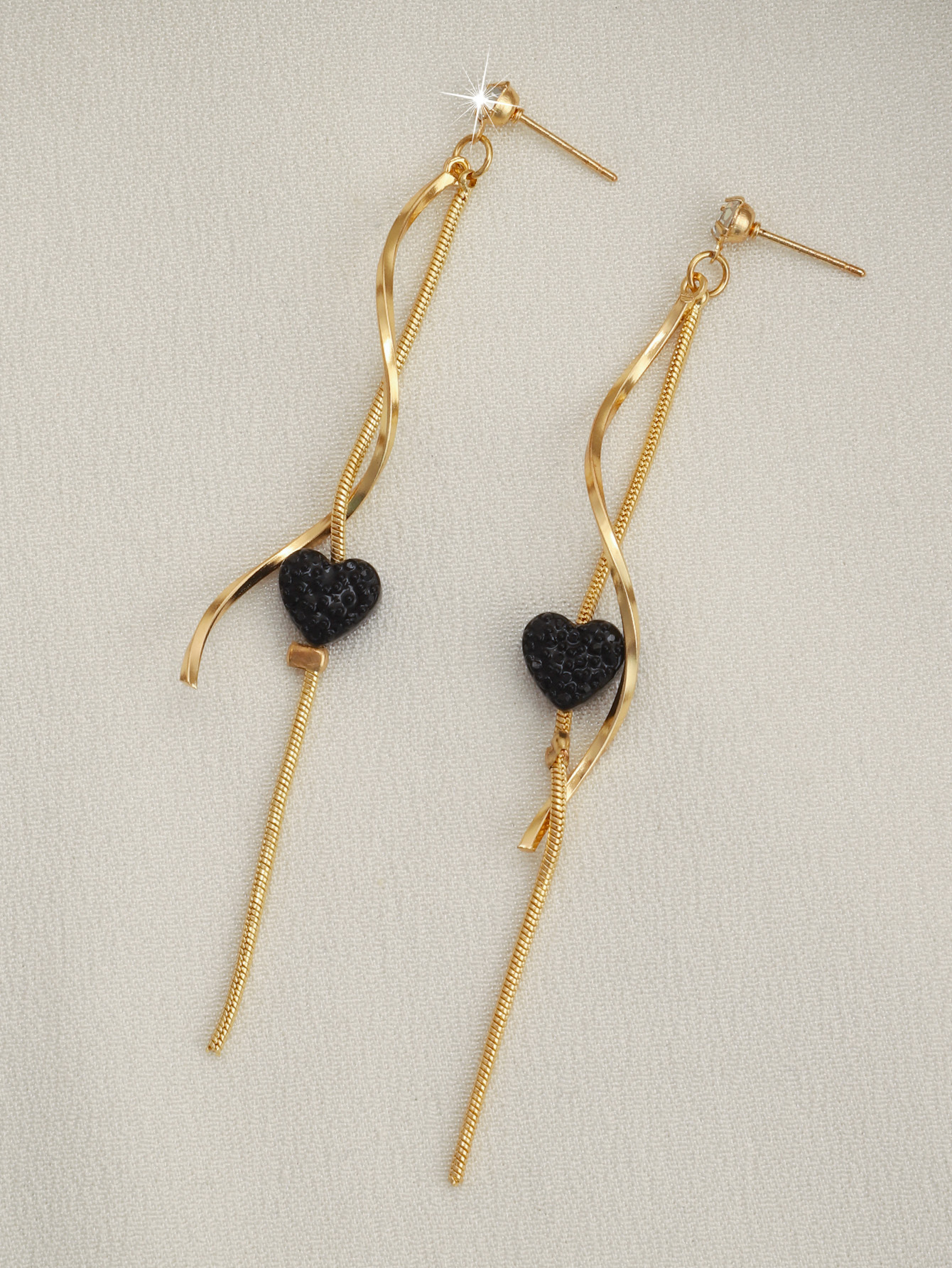 Brincos longos elegantes de coração com pérolas e borlas_voghion.com