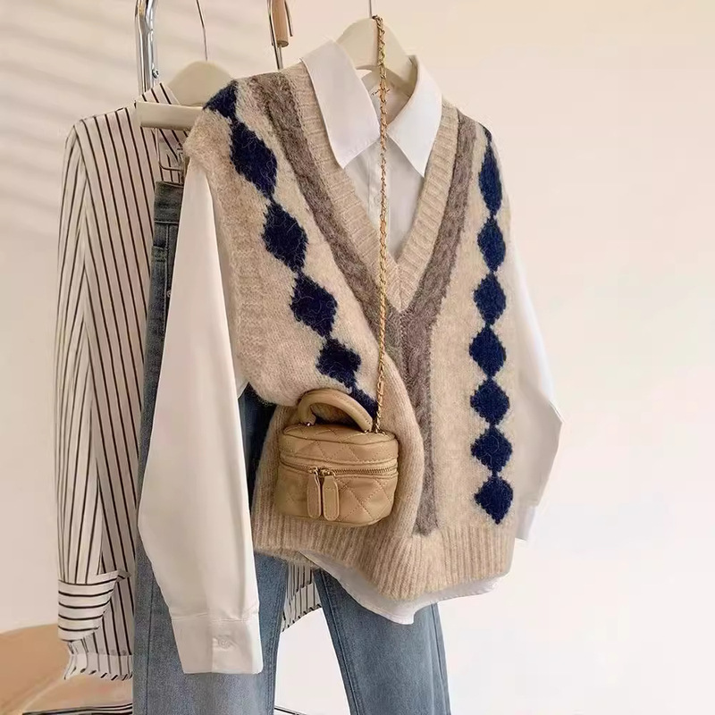 College Style New Women's Vest 2026 Spring Color-Blocked Retro Knitted Vest V-Neck Outerwear Sweater Vest