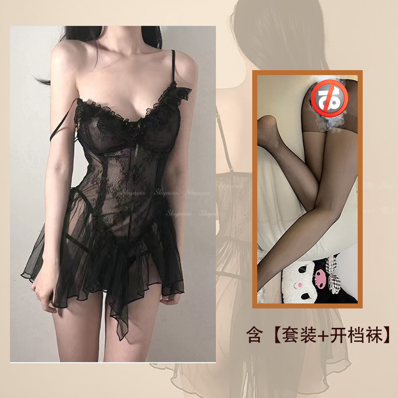 검은색 정장 + 검은색 오픈 양말